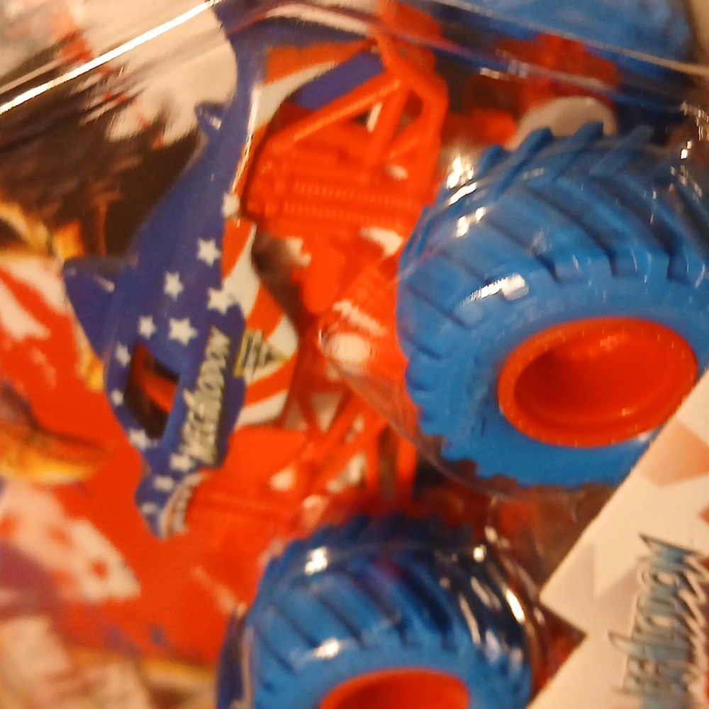 Monster JAM El Toro Loco vs Megalodon Toy Trucks STARS AND STRIPES - Picture 10 of 11